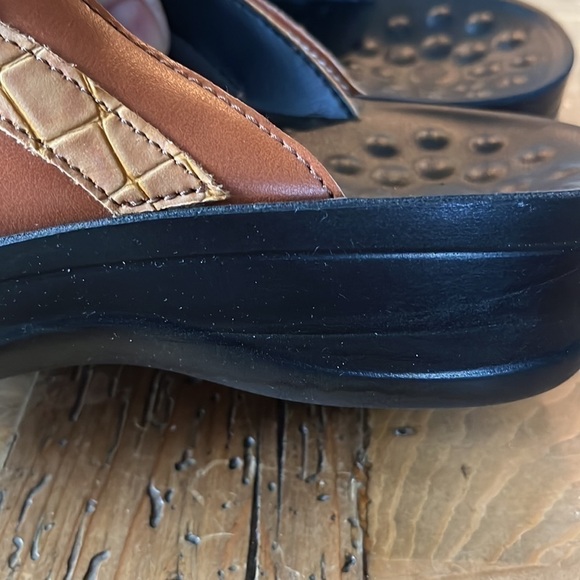 Nwt AEROTHOTIC Arch Support Flip Flips MIRAGE PLATFORM SANDALS Tan 7 - Picture 8 of 10